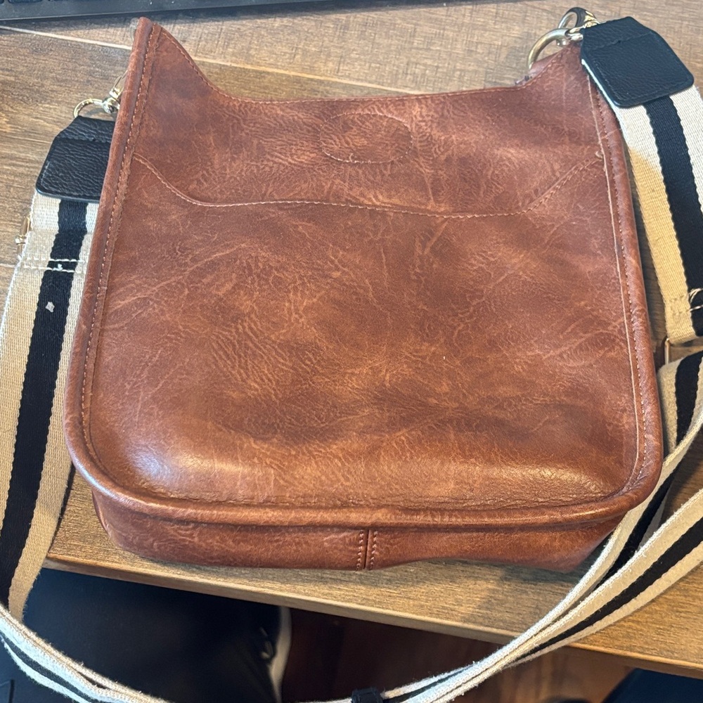 Brown Leather Crossbody Bag with Adjustable Strap